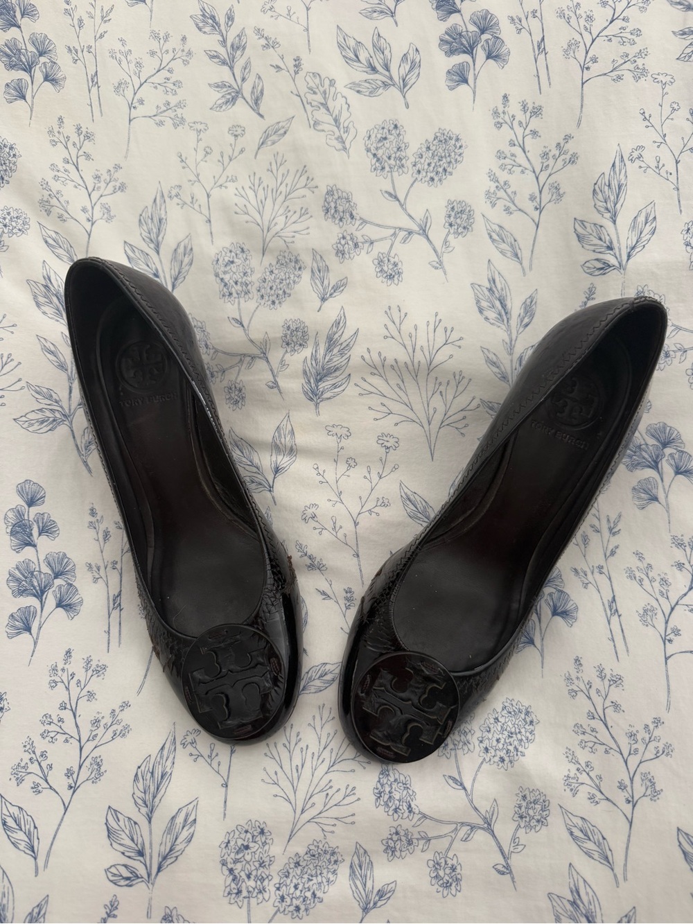 Tory Burch Black Patent Leather Logo Wedge Pumps Shoes